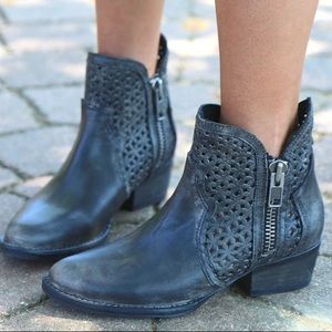 Corral Circle G Q0001 Like New